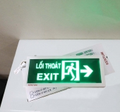 Đèn Exit 2 mặt chỉ hướng phải Kentom